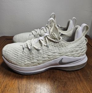 Lebron 15 deals low size 11
